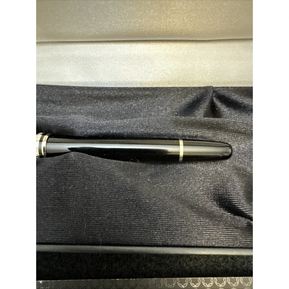 Luxurious Montblanc Meisterstuck 163 Classique Rollerball Pen